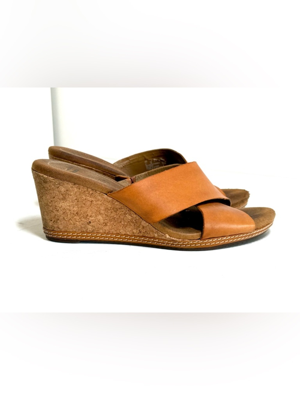 Clarks Helio ll Women’s low wedges crisscross tan Leather 2.5" heel Size 10